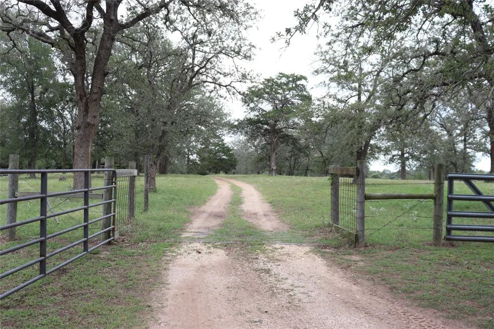 10105 Fm 86 Lockhart, TX 78644