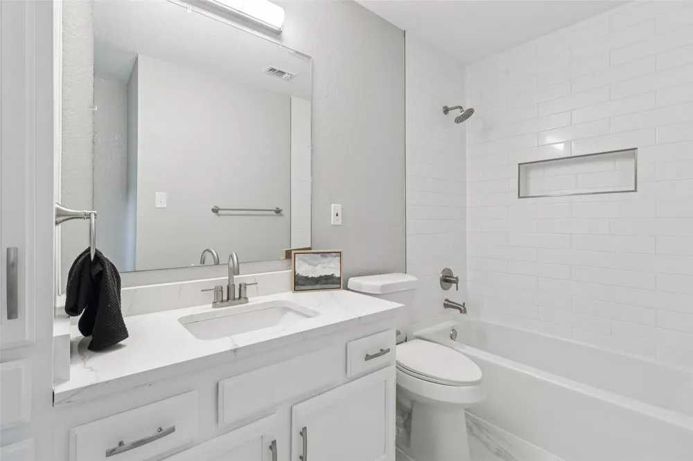 1070 Lonesome Trail Driftwood, TX 78619