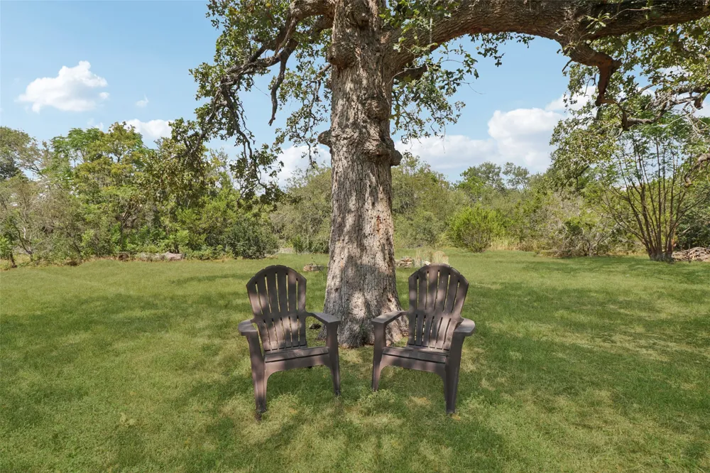 1070 Lonesome Trail Driftwood, TX 78619