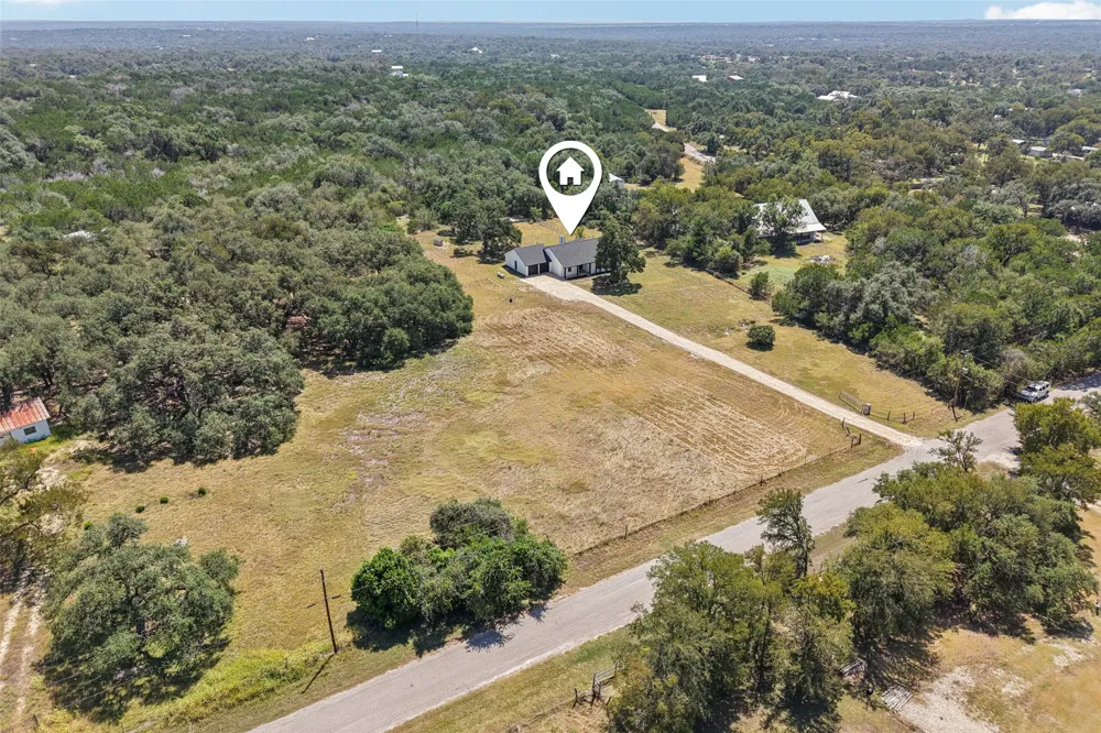 1070 Lonesome Trail Driftwood, TX 78619