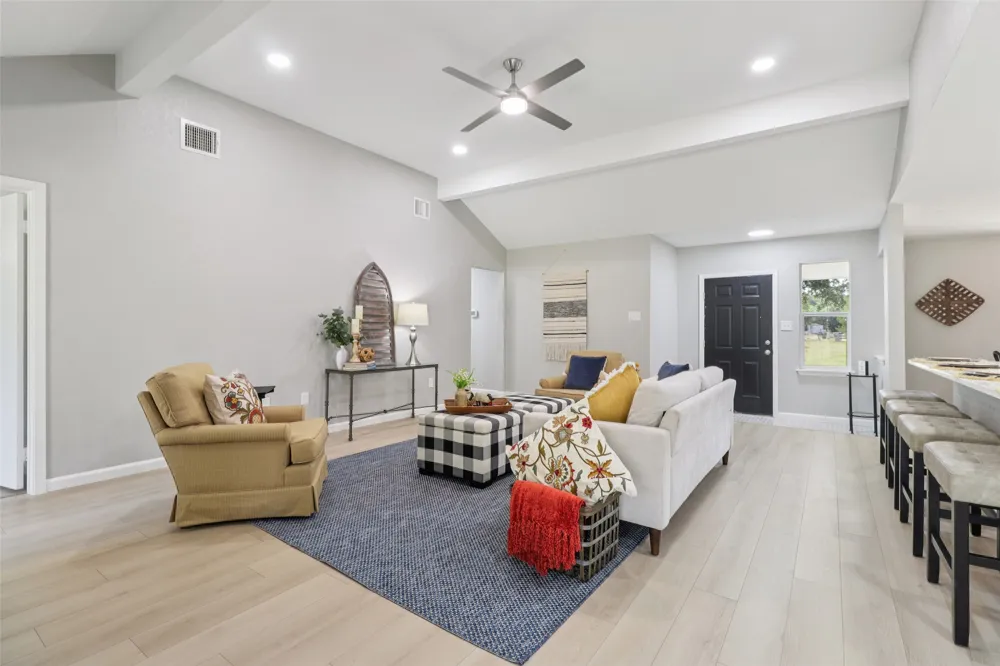 1070 Lonesome Trail Driftwood, TX 78619
