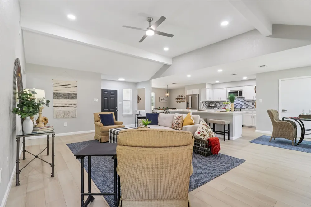 1070 Lonesome Trail Driftwood, TX 78619