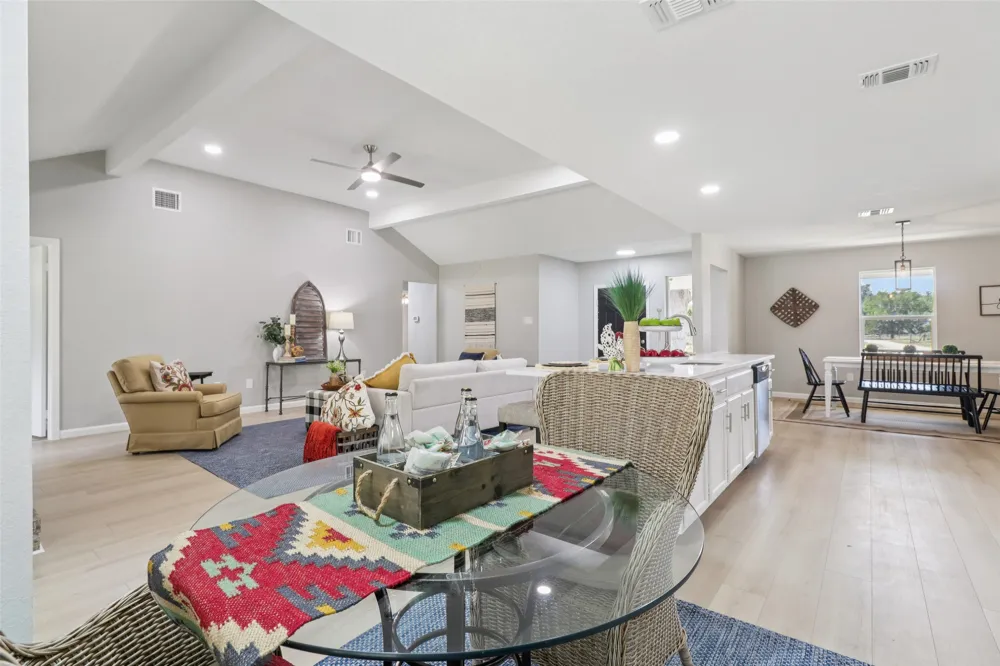 1070 Lonesome Trail Driftwood, TX 78619