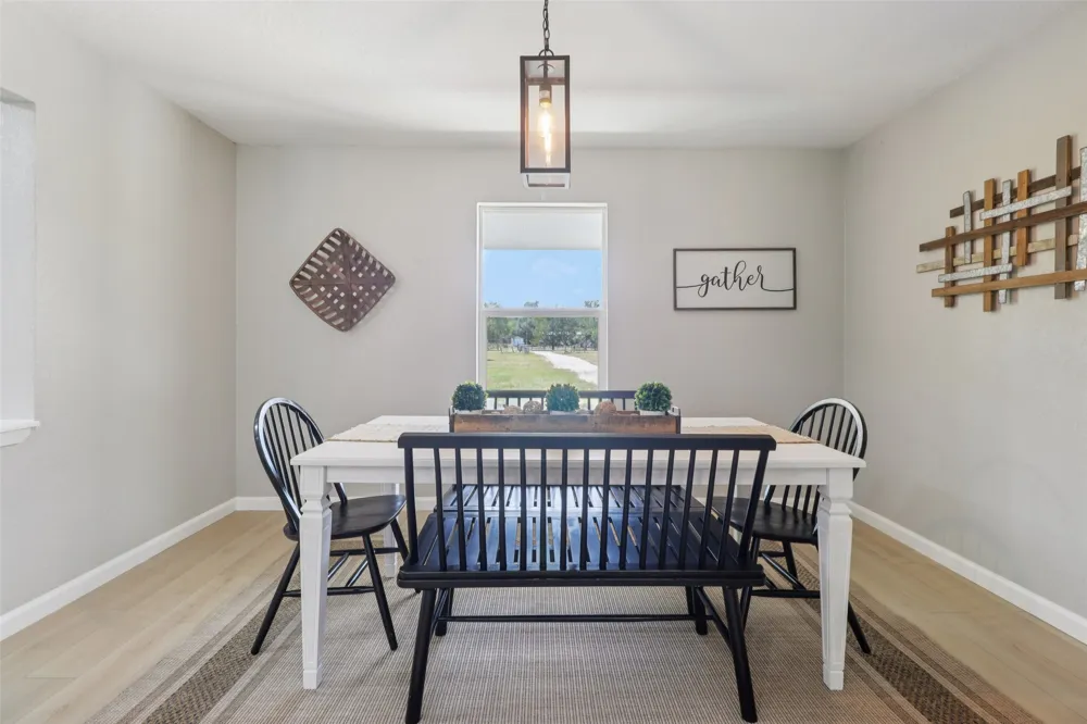 1070 Lonesome Trail Driftwood, TX 78619