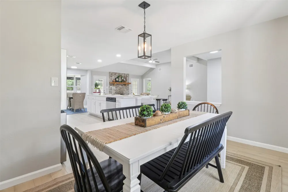 1070 Lonesome Trail Driftwood, TX 78619
