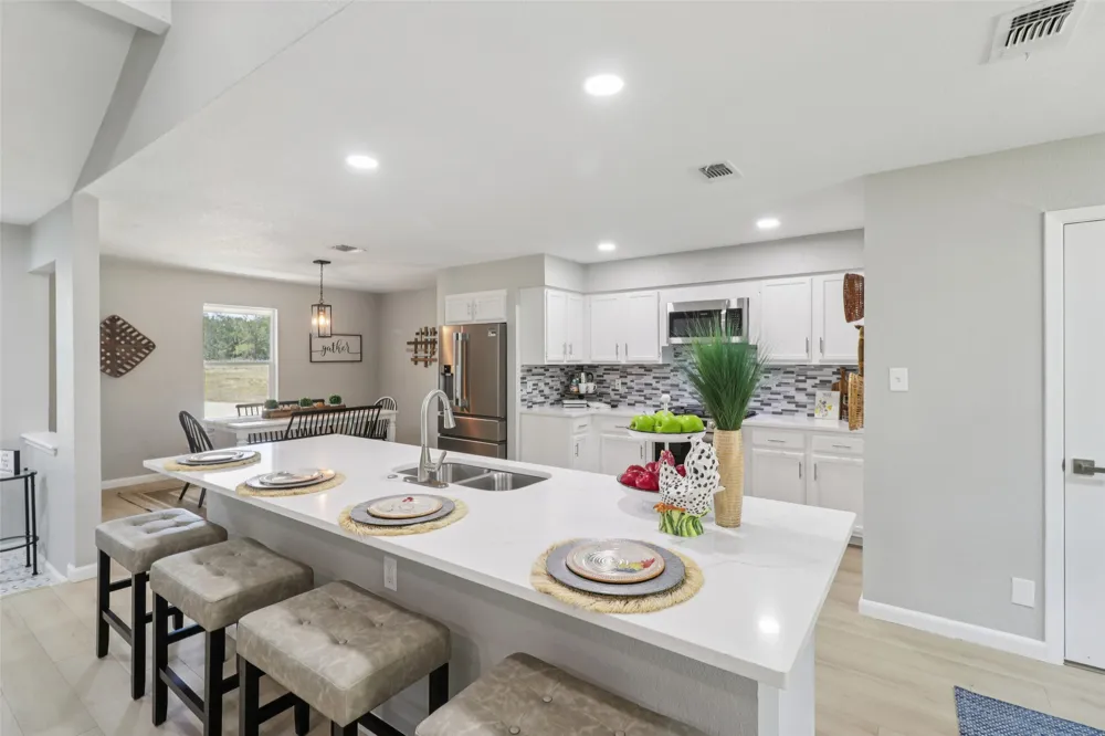 1070 Lonesome Trail Driftwood, TX 78619