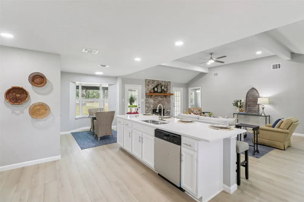 1070 Lonesome Trail Driftwood, TX 78619