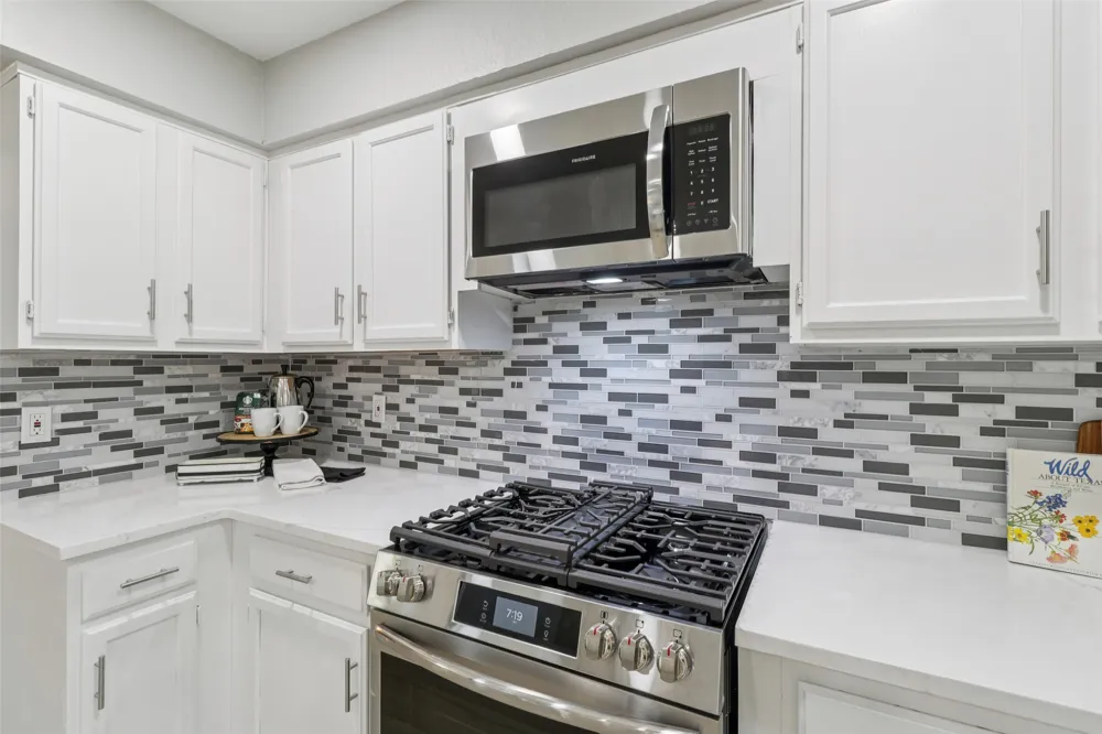 1070 Lonesome Trail Driftwood, TX 78619