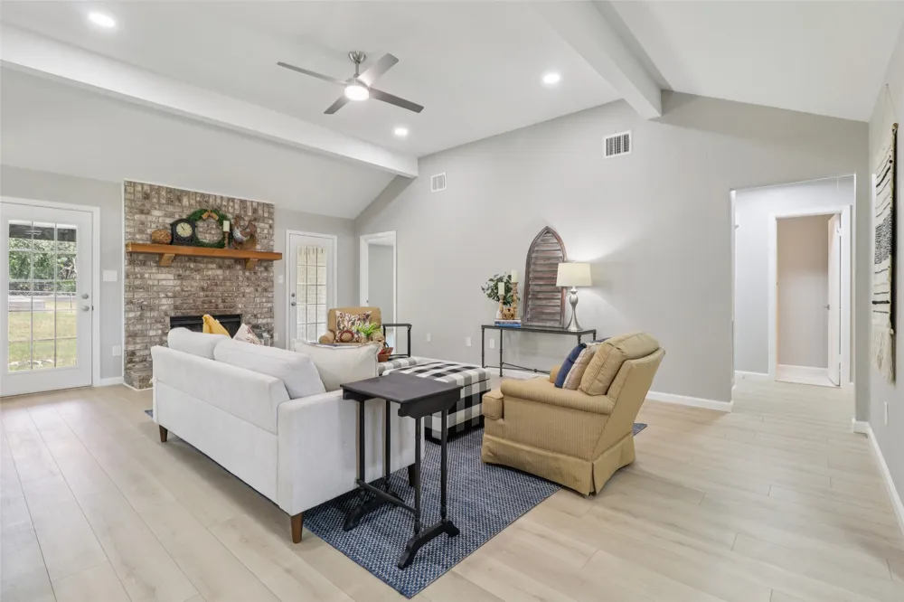 1070 Lonesome Trail Driftwood, TX 78619