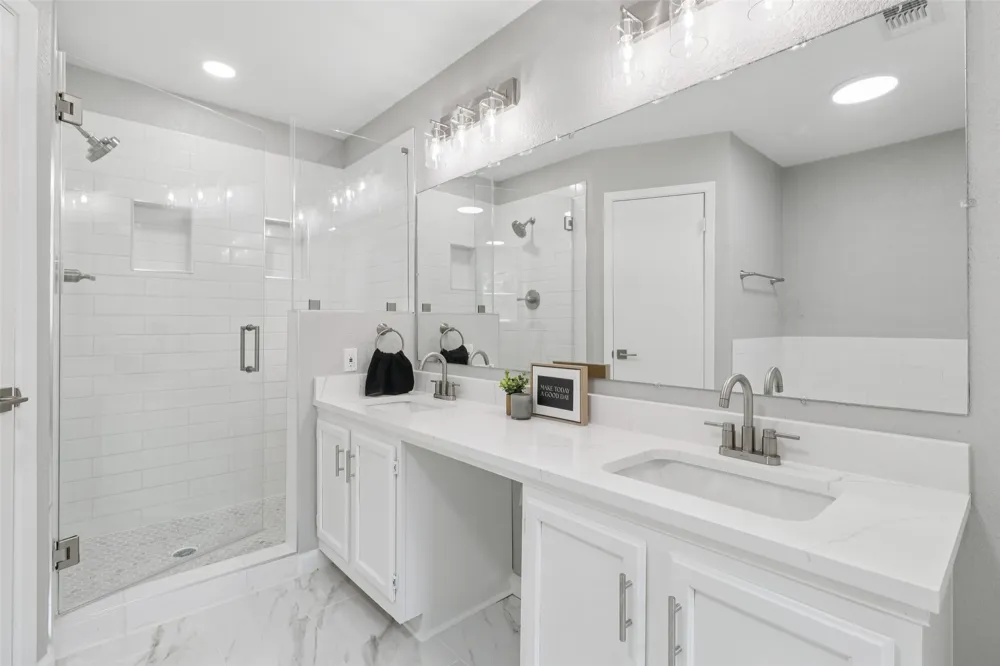 1070 Lonesome Trail Driftwood, TX 78619