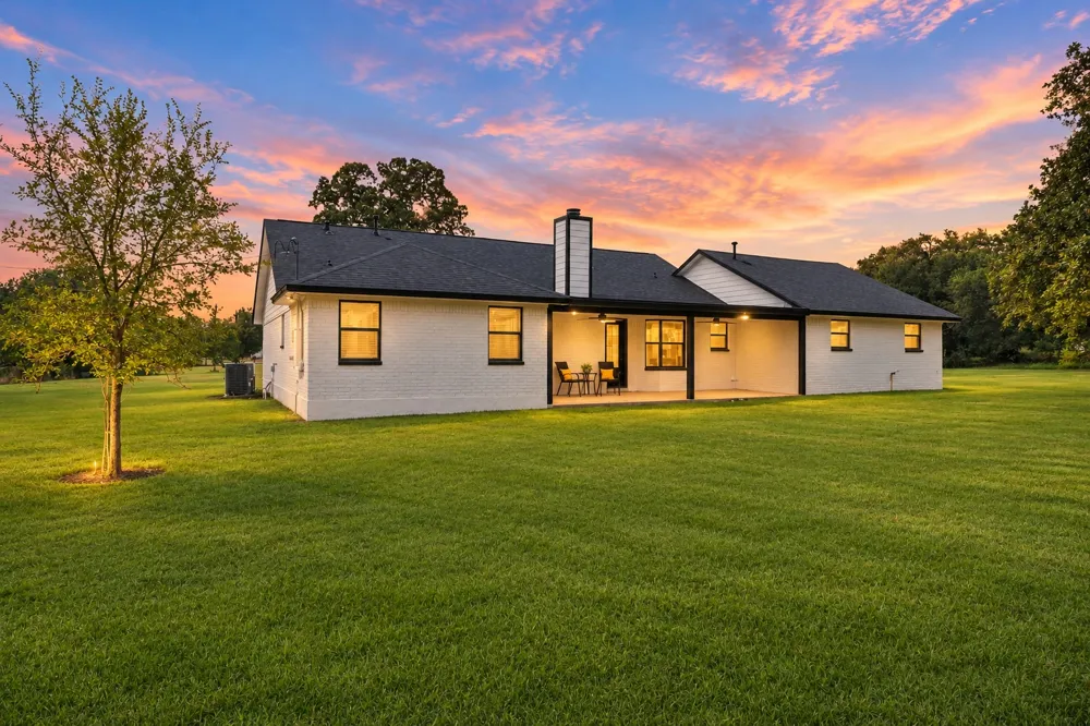 1070 Lonesome Trail Driftwood, TX 78619