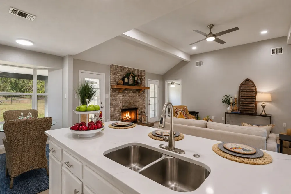 1070 Lonesome Trail Driftwood, TX 78619