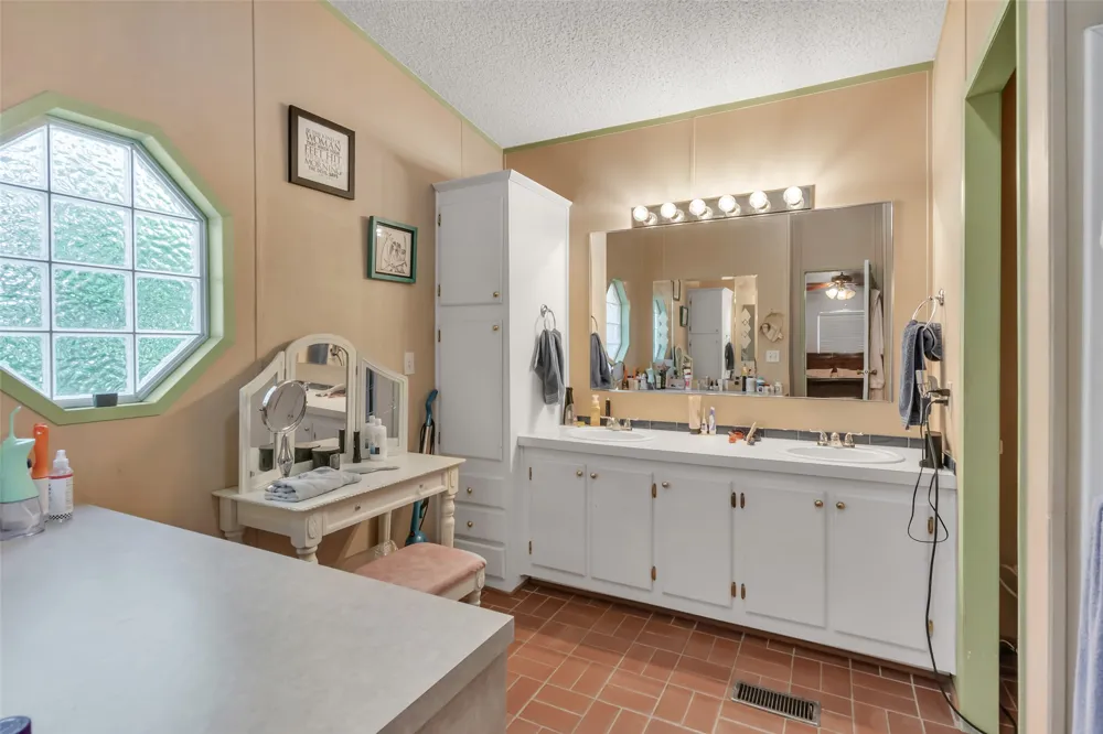 422 Private Road 7051 Road Milano, TX 76556