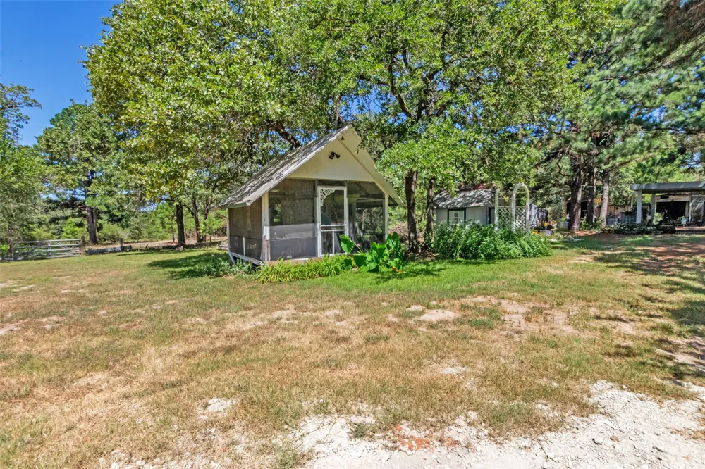 422 Private Road 7051 Road Milano, TX 76556
