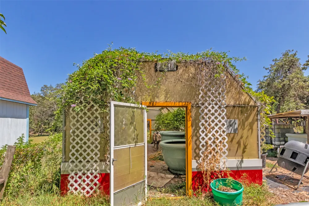 422 Private Road 7051 Road Milano, TX 76556