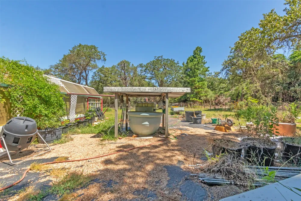 422 Private Road 7051 Road Milano, TX 76556