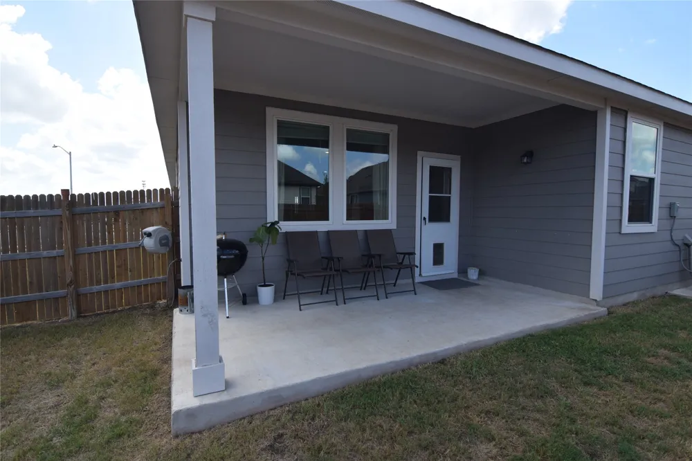 100 Corral Cove Kyle, TX 78640