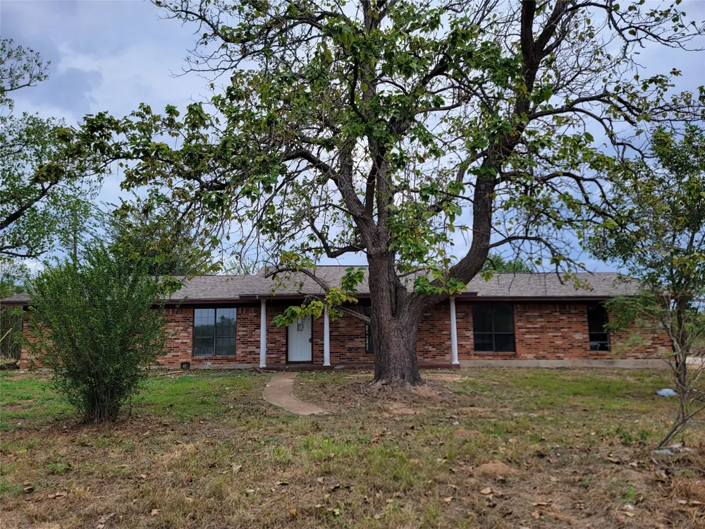 803 E 2nd Street Elgin, TX 78621