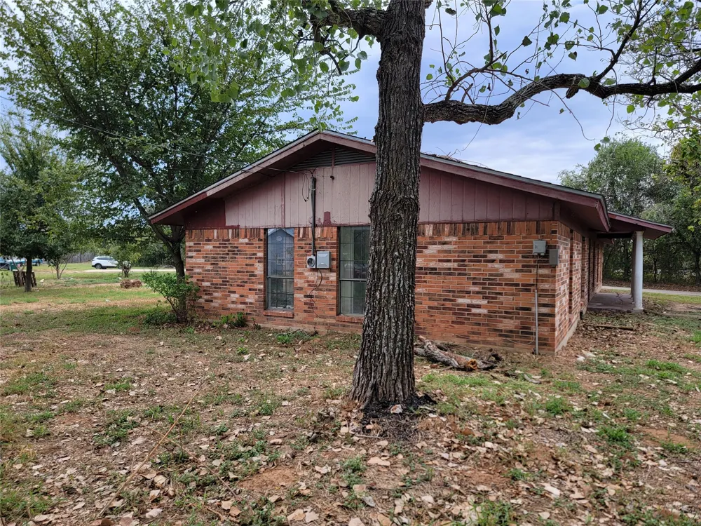 803 E 2nd Street Elgin, TX 78621