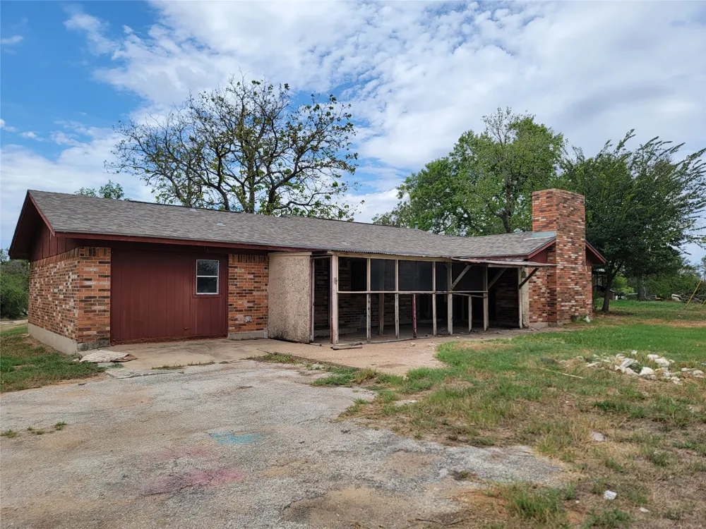 803 E 2nd Street Elgin, TX 78621