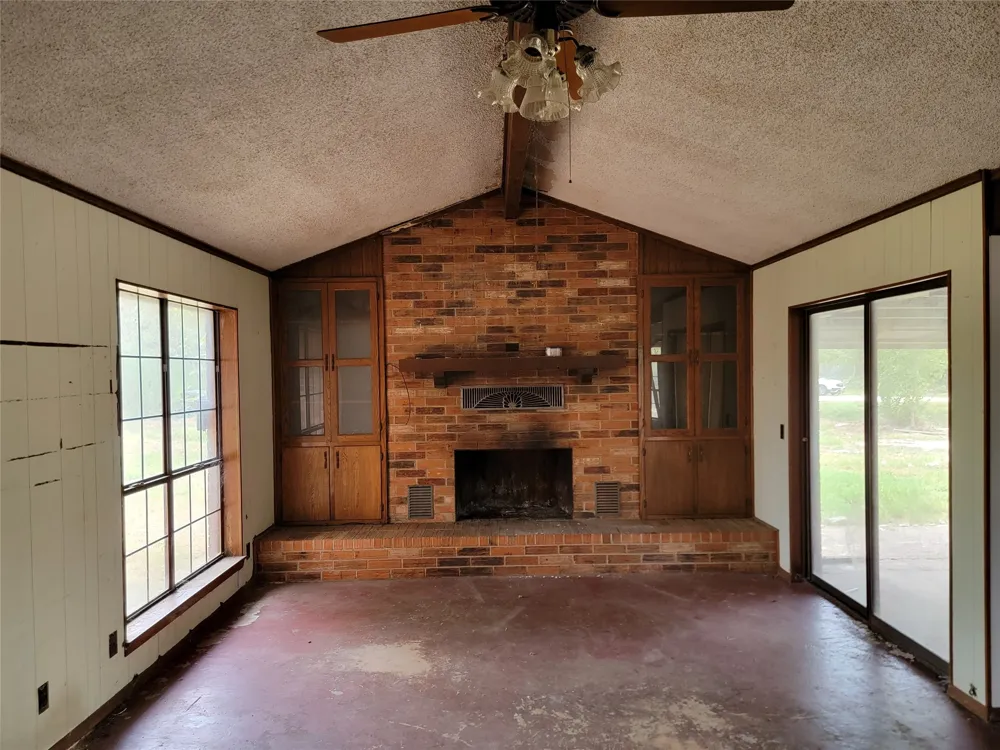 803 E 2nd Street Elgin, TX 78621