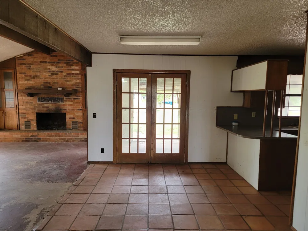 803 E 2nd Street Elgin, TX 78621