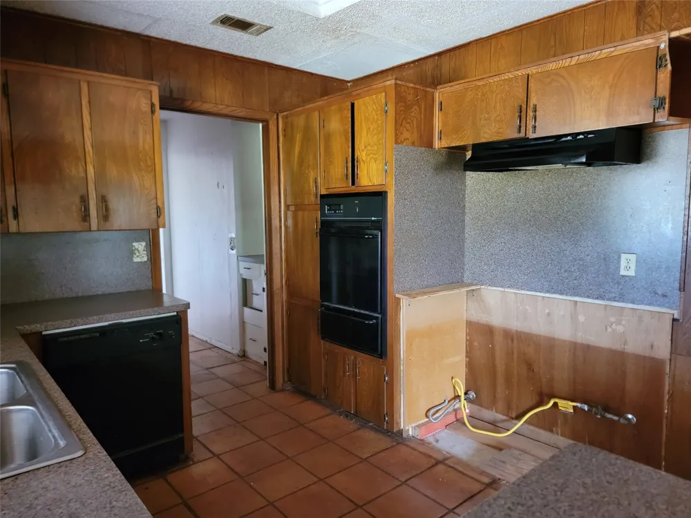 803 E 2nd Street Elgin, TX 78621