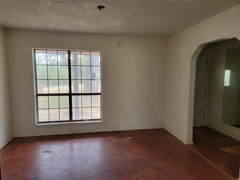 803 E 2nd Street Elgin, TX 78621