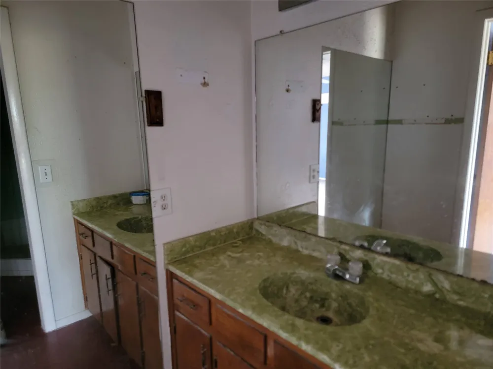 803 E 2nd Street Elgin, TX 78621