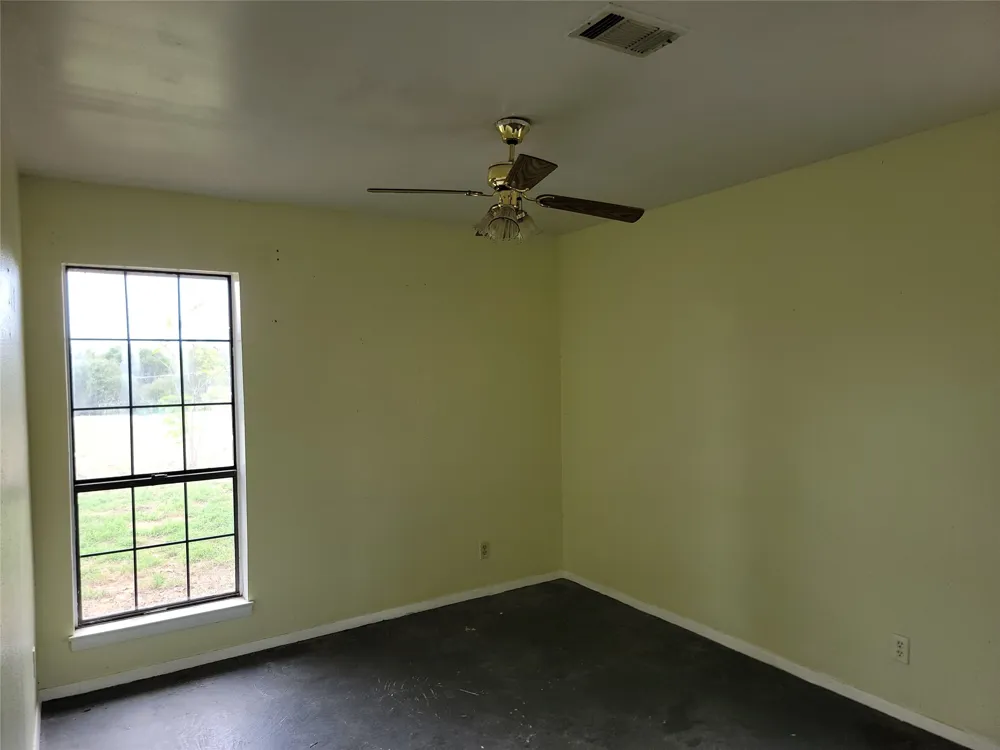 803 E 2nd Street Elgin, TX 78621