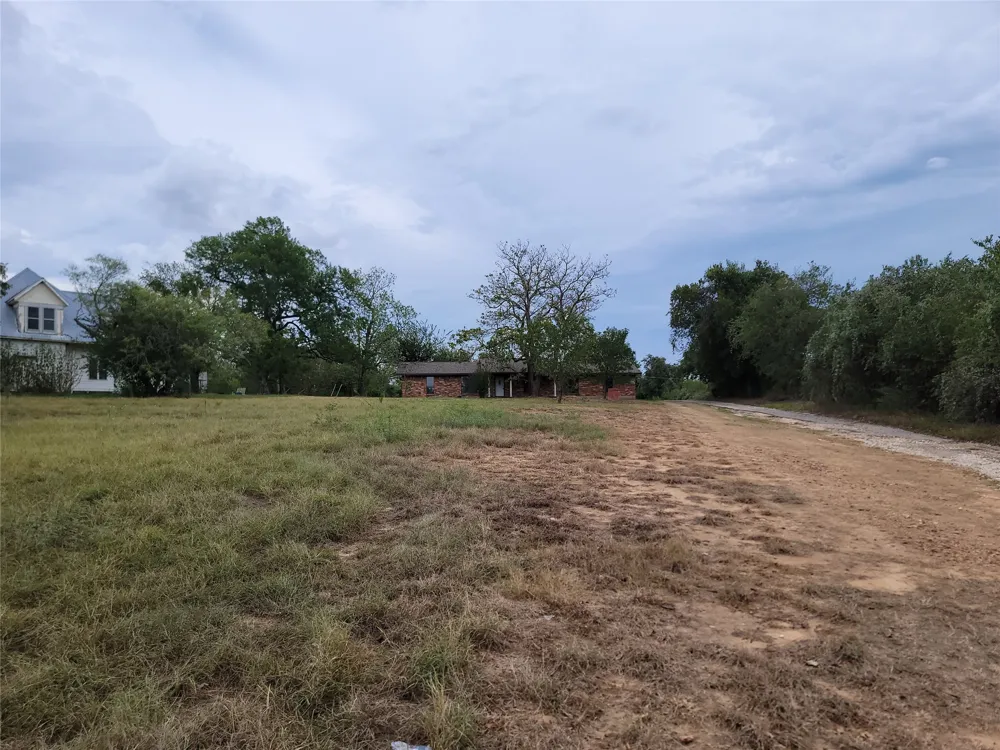 803 E 2nd Street Elgin, TX 78621