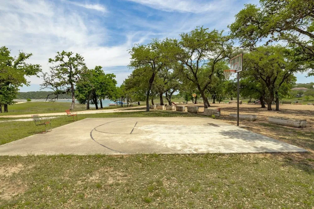 18803 Hogan Circle #14 Point Venture, TX 78645
