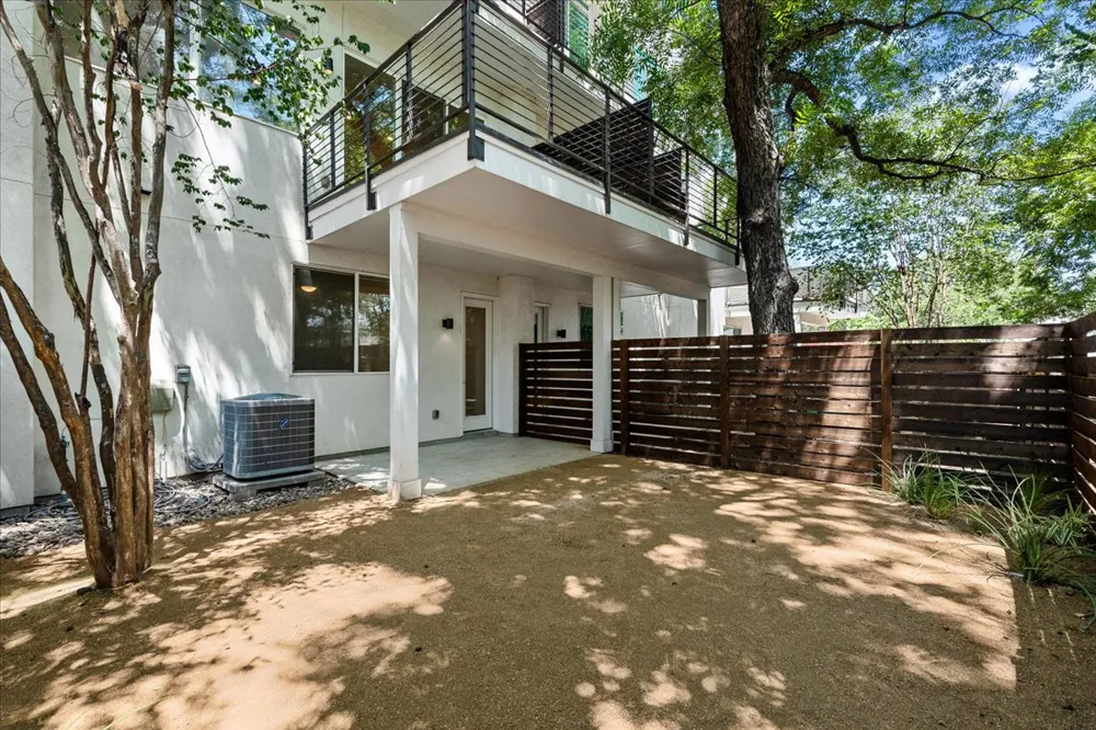1801 E 2nd Street #8 Austin, TX 78702