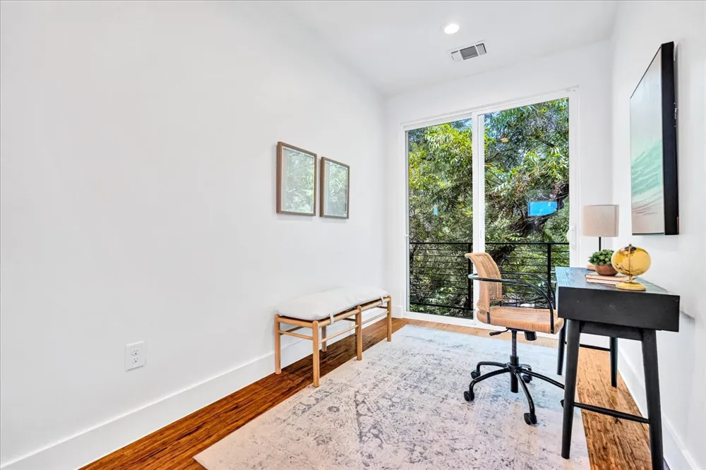 1801 E 2nd Street #8 Austin, TX 78702