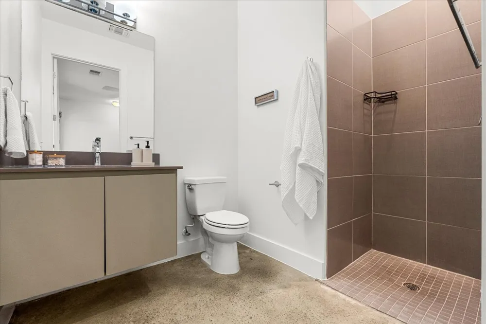 1801 E 2nd Street #8 Austin, TX 78702