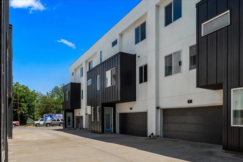 1801 E 2nd Street #8 Austin, TX 78702
