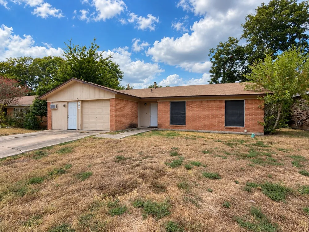 704 Drake Lane Taylor, TX 76574