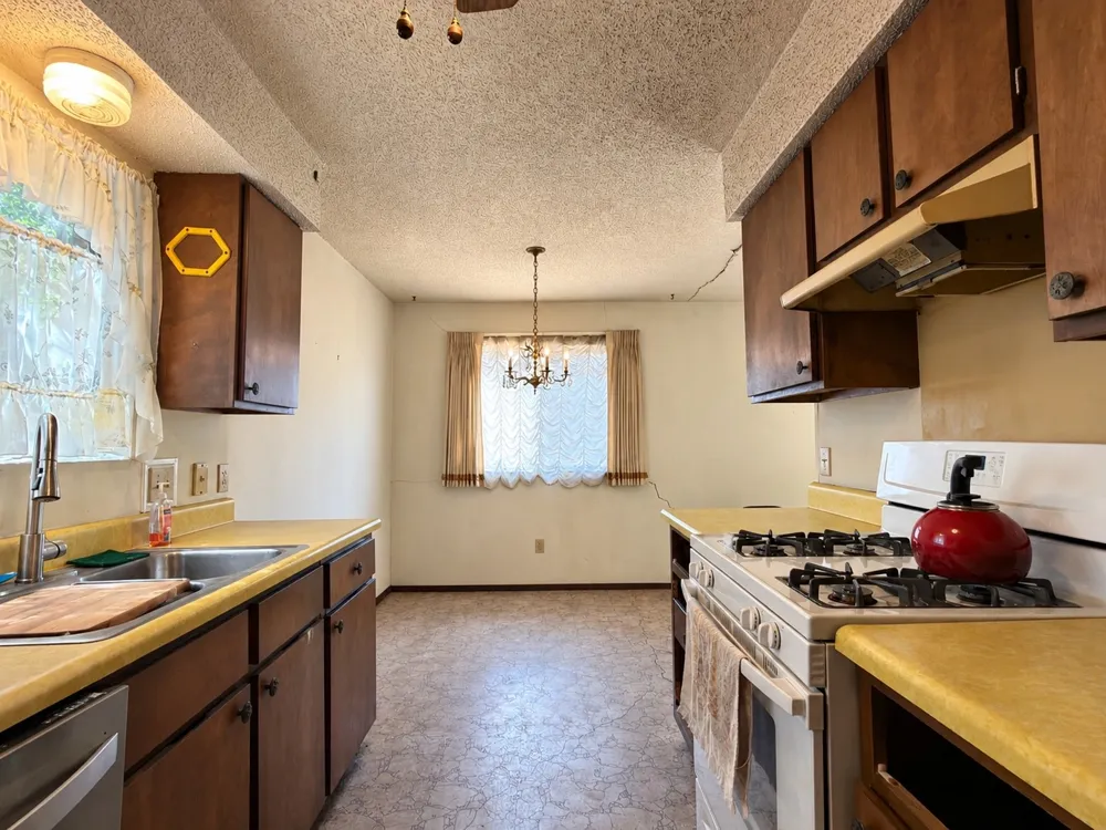 704 Drake Lane Taylor, TX 76574