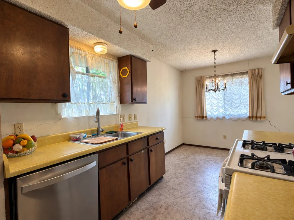 704 Drake Lane Taylor, TX 76574