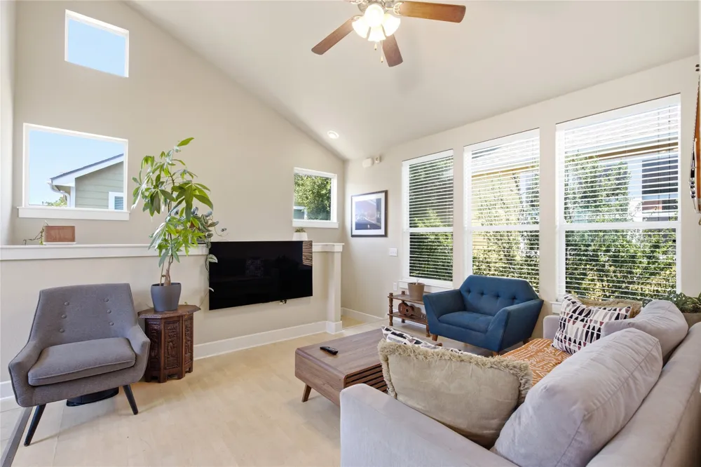 1601 Miriam Avenue #213 Austin, TX 78702