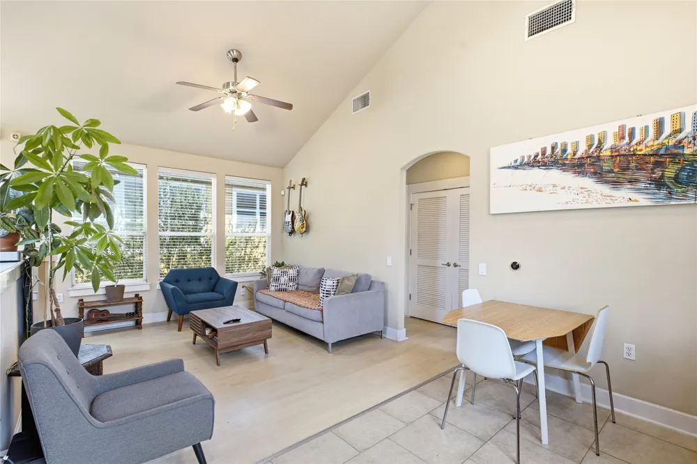 1601 Miriam Avenue #213 Austin, TX 78702