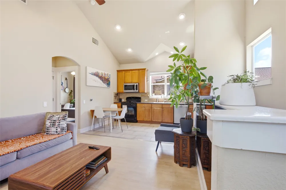 1601 Miriam Avenue #213 Austin, TX 78702