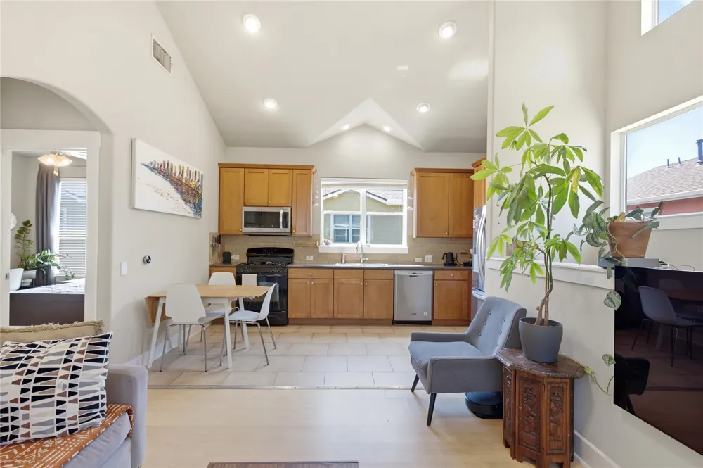 1601 Miriam Avenue #213 Austin, TX 78702