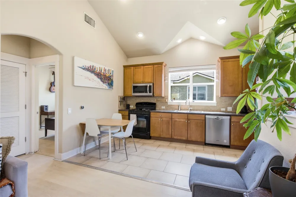1601 Miriam Avenue #213 Austin, TX 78702