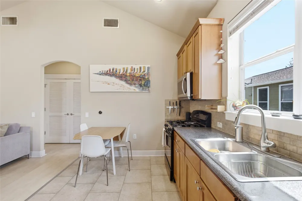 1601 Miriam Avenue #213 Austin, TX 78702