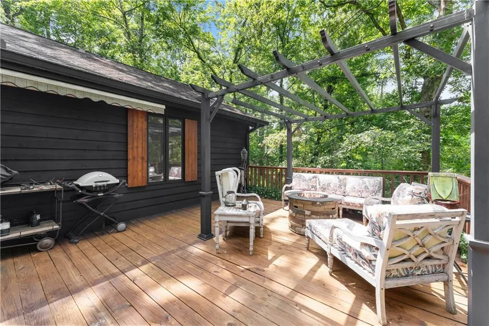 501 High Meadow Lakes Rd Clarkesville, GA 30523