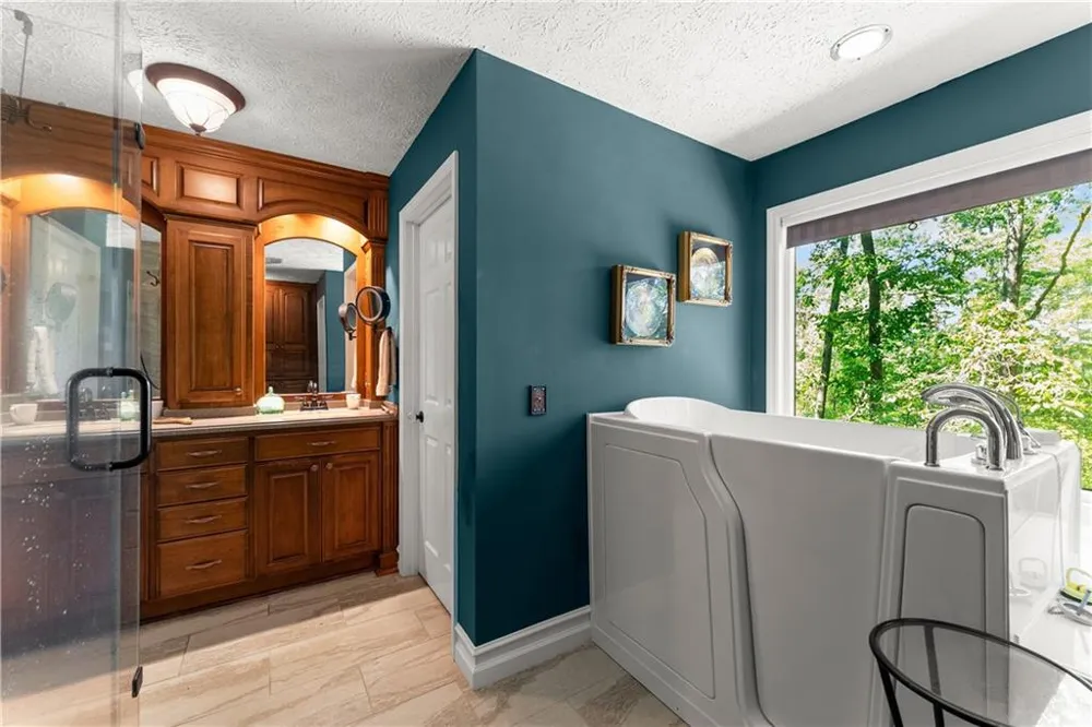 501 High Meadow Lakes Rd Clarkesville, GA 30523