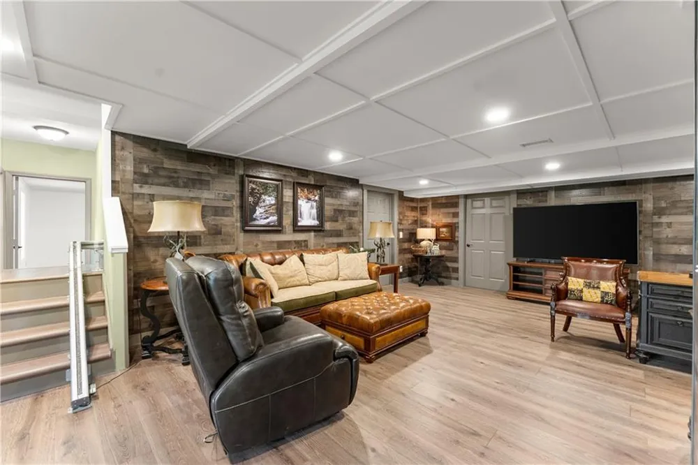 501 High Meadow Lakes Rd Clarkesville, GA 30523
