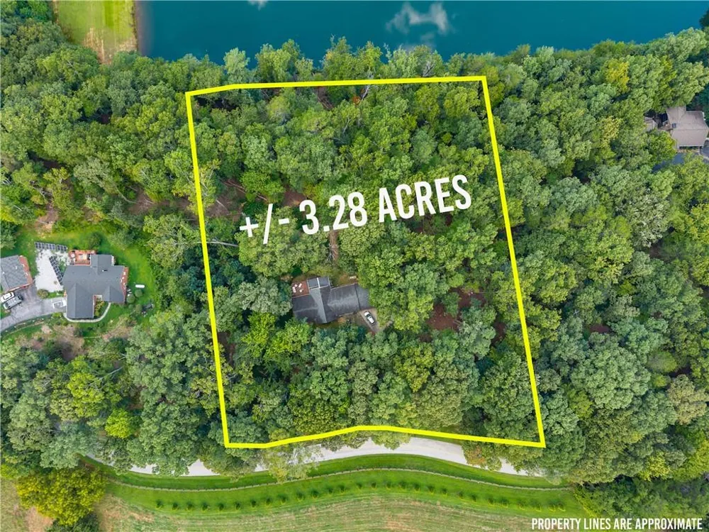 501 High Meadow Lakes Rd Clarkesville, GA 30523