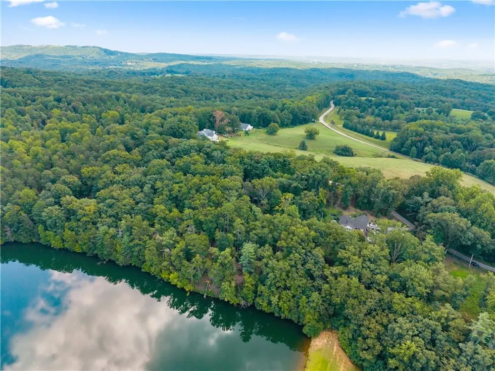 501 High Meadow Lakes Rd Clarkesville, GA 30523